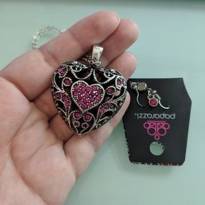 Paparazzi Heartless Heiress Necklace/Earring Set